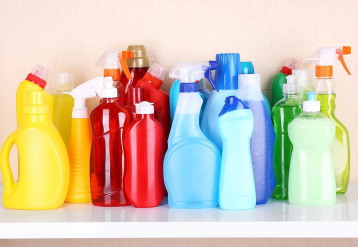 Produsele de curățare pentru uz casnic sunt încă o cauză principală de rănire la copiii de 5 ani și mai mici